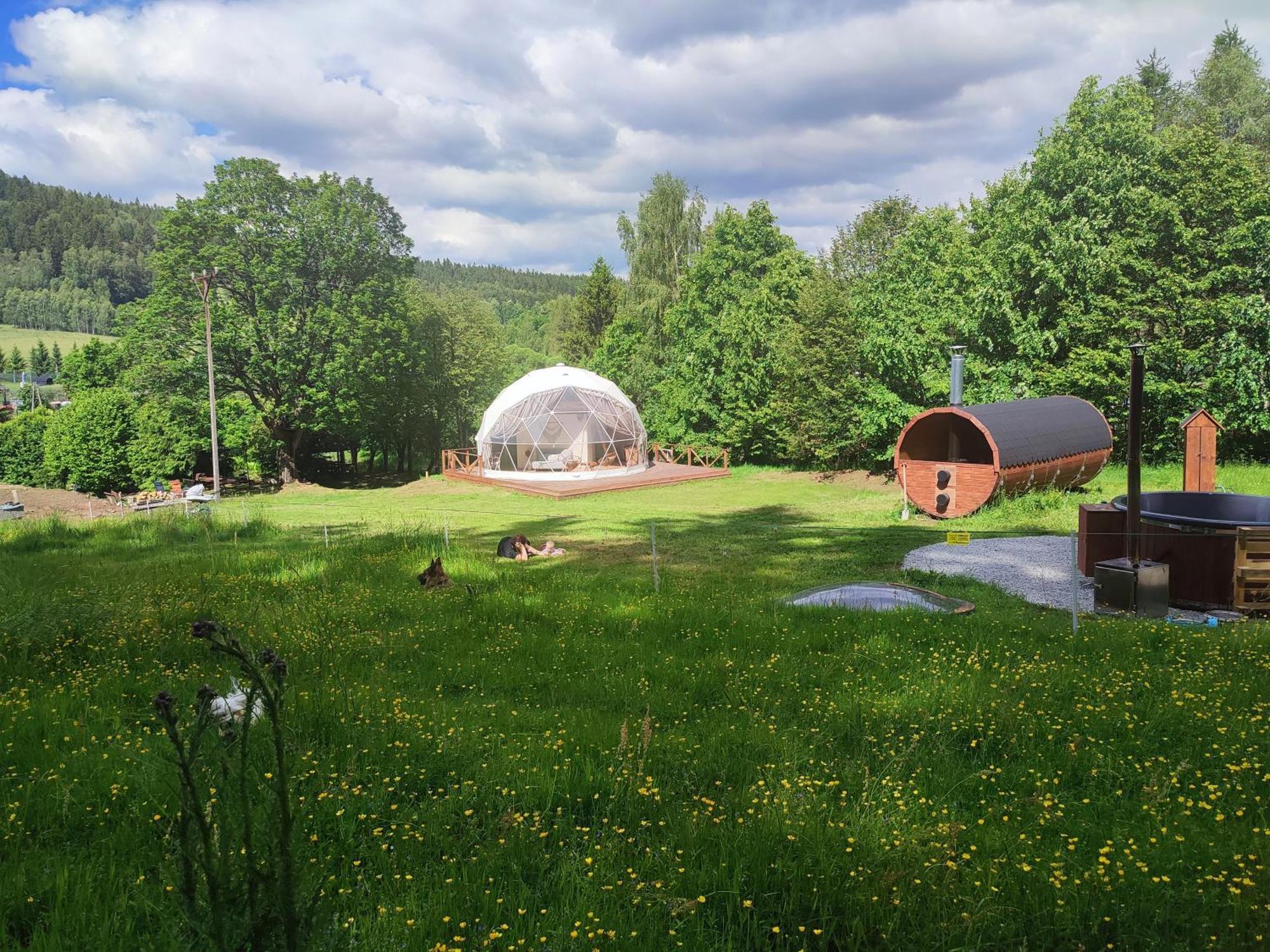 Forrest Glamp Hotel Mieroszow Exterior photo
